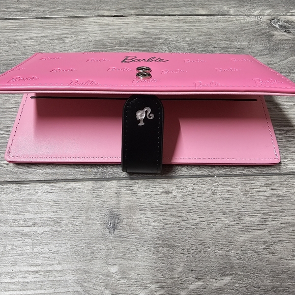 Barbie Limited Edition Bright Pink & Black Leather Wallet Miniso Collaboration - Picture 7 of 11